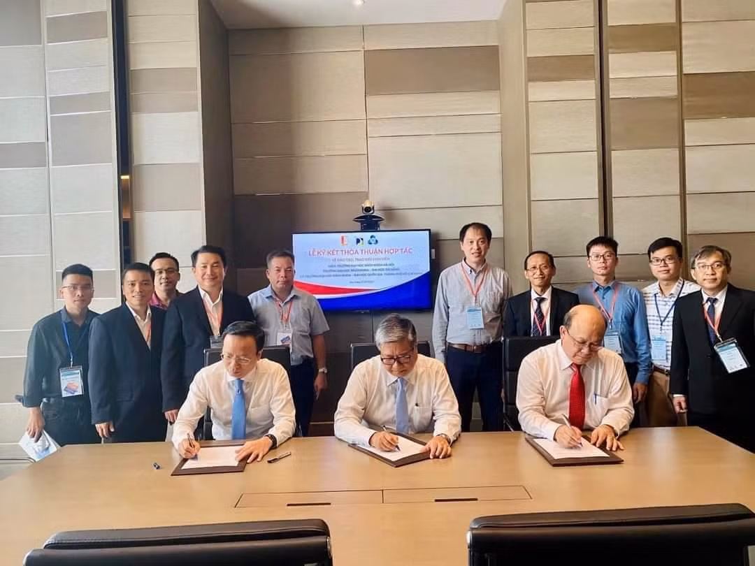 Ba trường: ĐH Bách khoa (ĐHQG TP. HCM), ĐH Bách khoa Hà Nội, ĐH Bách khoa (ĐH Đà Nẵng) ký thỏa thuận cho phép sinh viên được trao đổi học tập, nghiên cứu trong khối ba trường. Ba trường: ĐH Bách khoa (ĐHQG TP. HCM), ĐH Bách khoa Hà Nội, ĐH Bách khoa (ĐH Đà Nẵng) ký thỏa thuận cho phép sinh viên được trao đổi học tập, nghiên cứu trong khối ba trường.