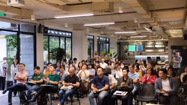 Ngày ra mắt doanh nghiệp xã hội "Gen Xanh" có rất nhiều bạn trẻ tới dự.