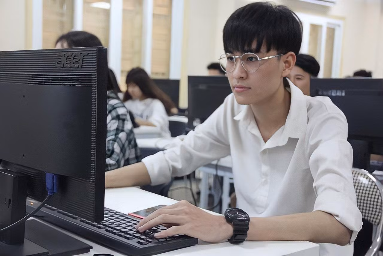 Sinh viên lựa chọn học những khóa học miễn phí để nâng cao kỹ năng nghề nghiệp.