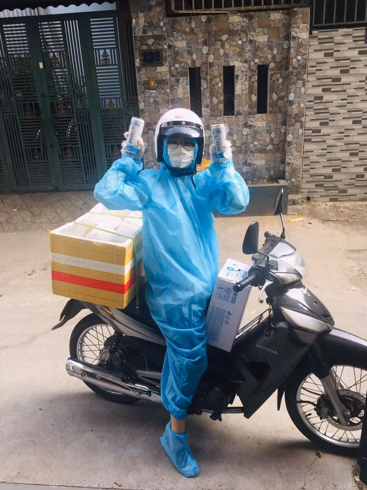 Năm 2021, tuy dịch bệnh khó khăn nhưng Thơm cùng các cộng sự của mình vẫn tổ chức nhiều hoạt động thiện nguyện hỗ trợ phòng chống dịch gắn liền với việc bảo vệ môi trường.