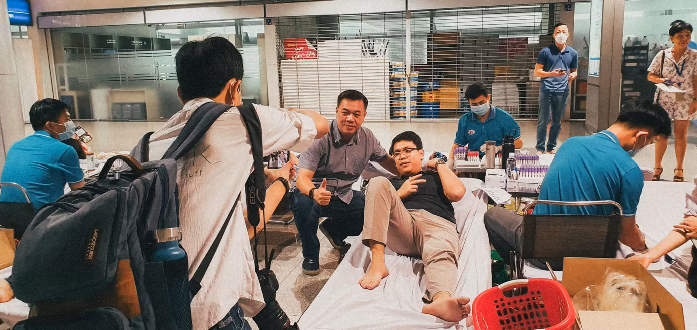 Đoàn viên, thanh niên của Cảng vụ hàng không miền Nam cũng hưởng ứng chương trình.