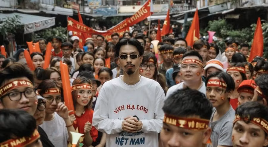 Ra đời trong không khí SEA Games 31, MV Đi trong mùa Hè cũng được nhắc đến như lời "tiên tri" trước cho kết quả của đội tuyển Việt Nam.