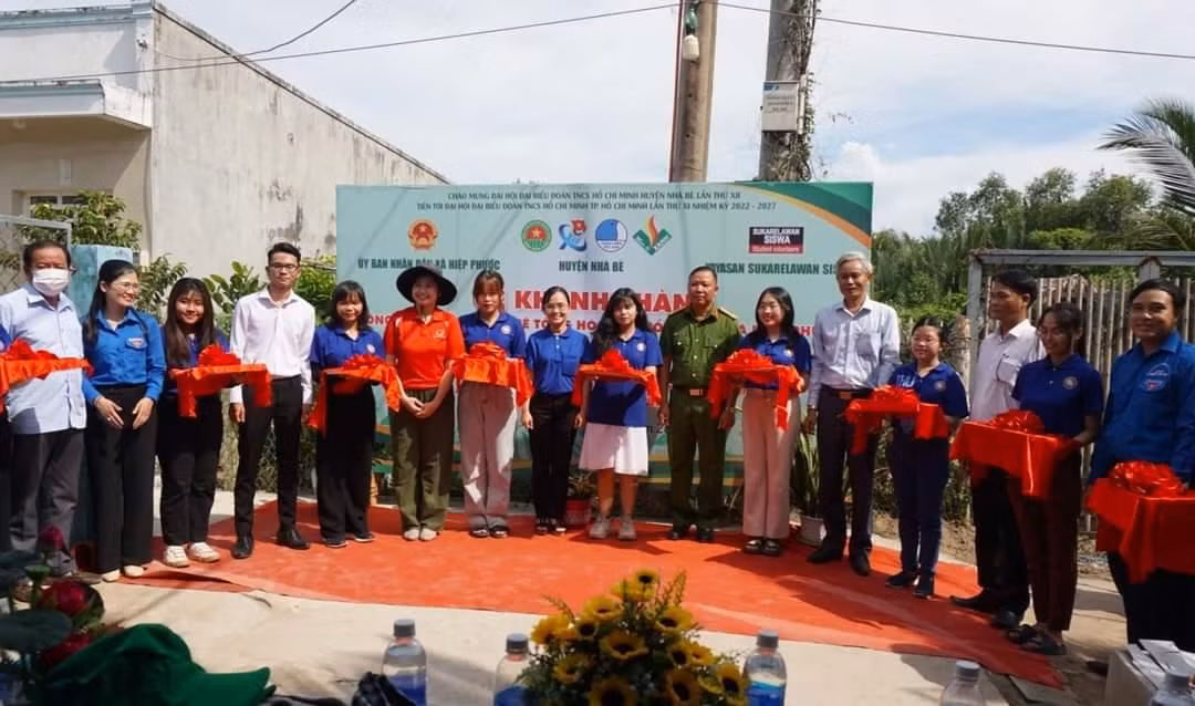 Nhiều công trình dân sinh đã được khánh thành trong dịp này. Nhiều công trình dân sinh đã được khánh thành trong dịp này.
