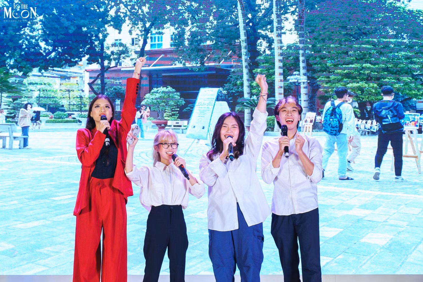 Vở kịch “Lên trăng” thể hiện tư duy biên kịch và diễn xuất ấn tượng của sinh viên Báo chí.