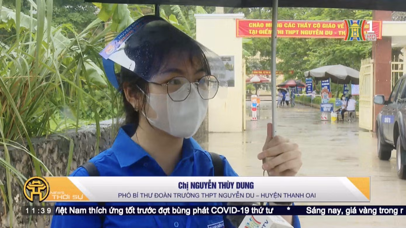 Thùy Dung trong một lần trả lời phỏng vấn cùng Đài truyền hình Hà Nội về các hoạt động Đoàn.