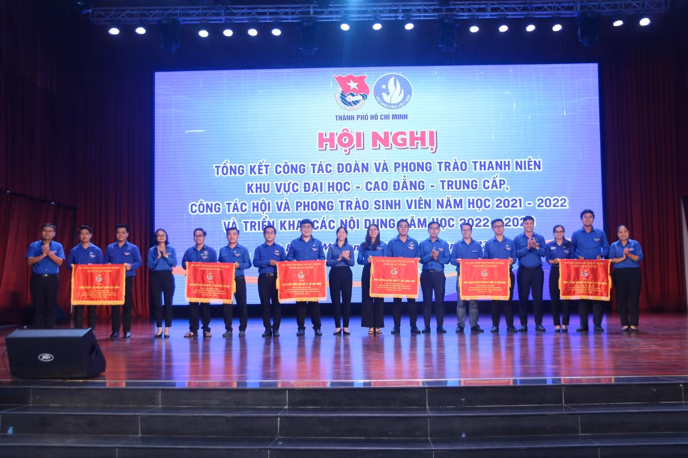 Nhiều đơn vị đã được tuyên dương tại Hội nghị.
