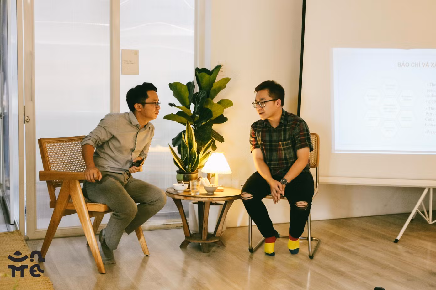 Nhà báo Đỗ Thiện (trái) và nhà phê bình phim Lucas Luân Nguyễn (phải).