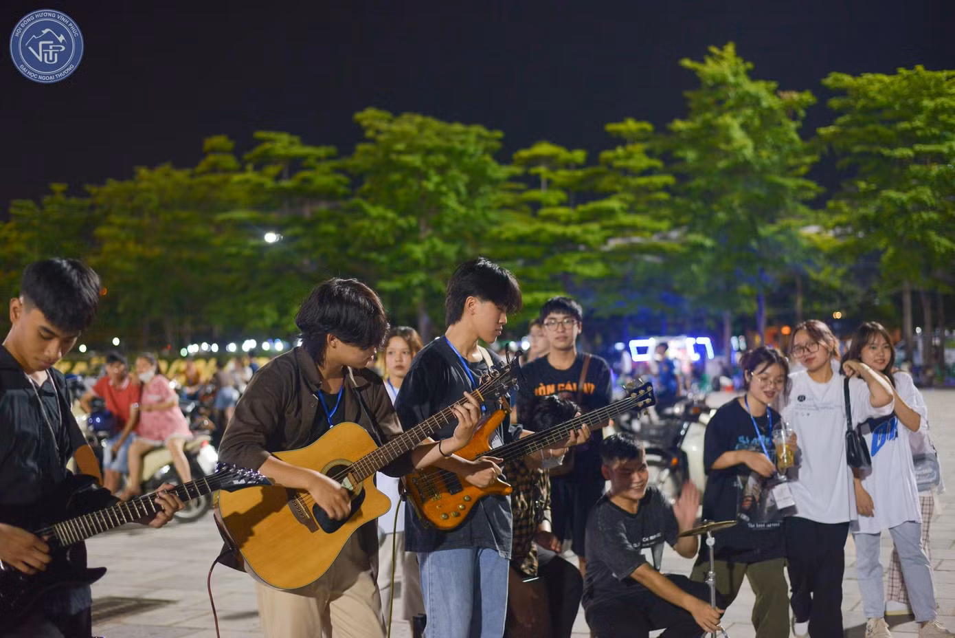 Đem tiếng hát, nhiệt huyết tuổi trẻ nhằm du ca gây quỹ là hoạt động nhân văn được tổ chức thường niên mỗi năm của 88FTU.