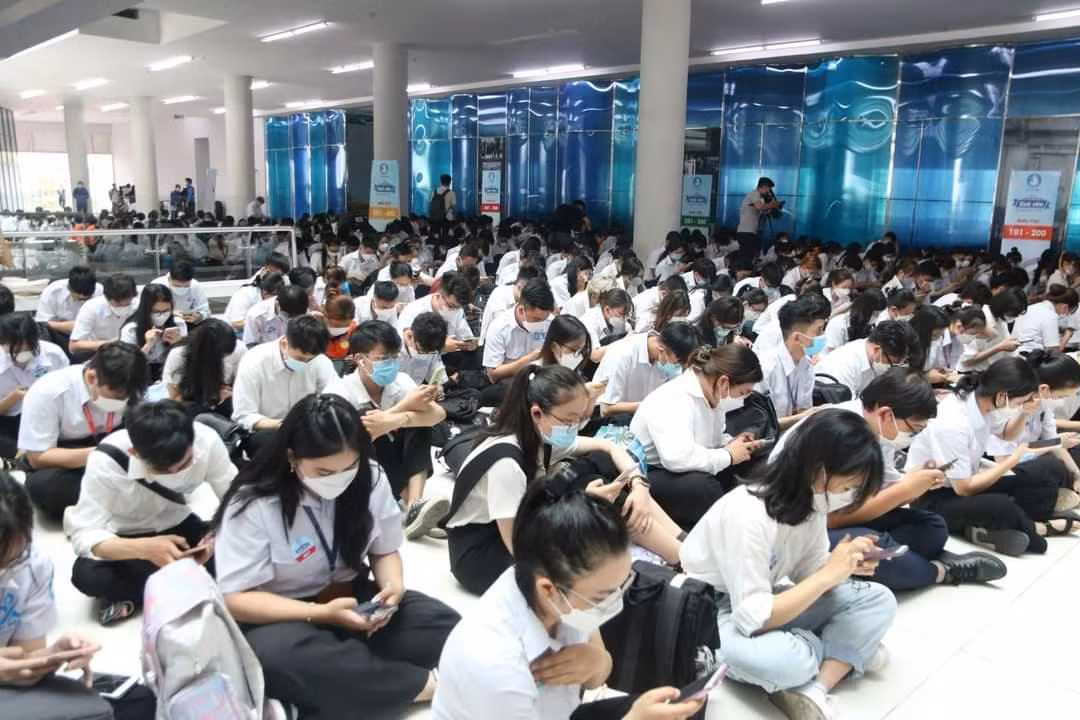Đông đảo sinh viên các trường tham dự Hội thi “Thủ lĩnh sinh viên TP. HCM” năm 2022. Đông đảo sinh viên các trường tham dự Hội thi “Thủ lĩnh sinh viên TP. HCM” năm 2022.