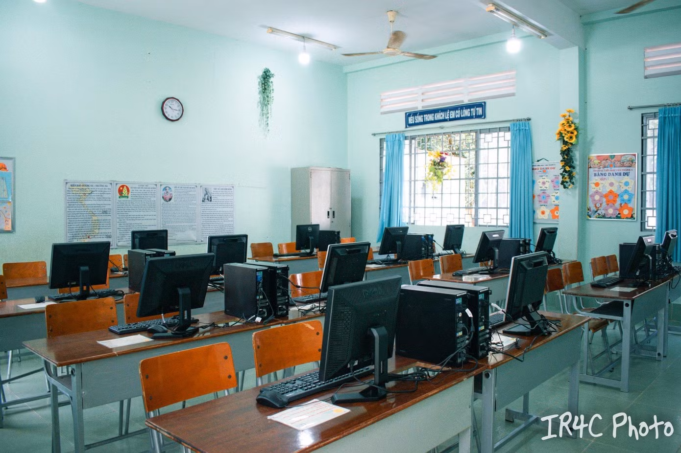 Phòng tin học tuổi thơ. (Ảnh: CLB Tình nguyện IR4C)