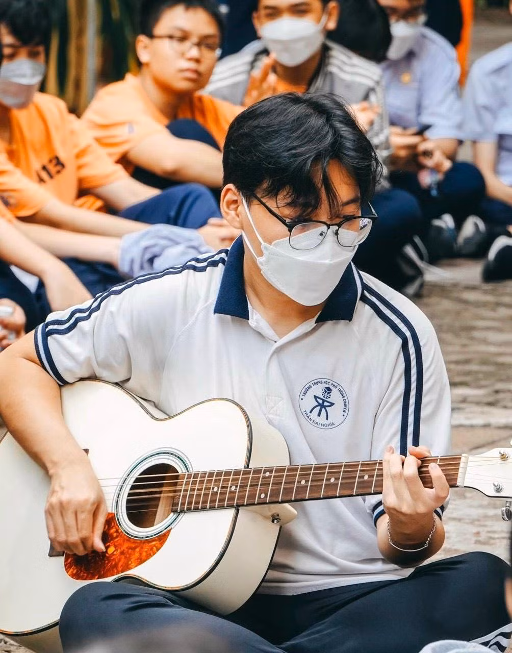 Bảo Khiêm với niềm đam mê âm nhạc.