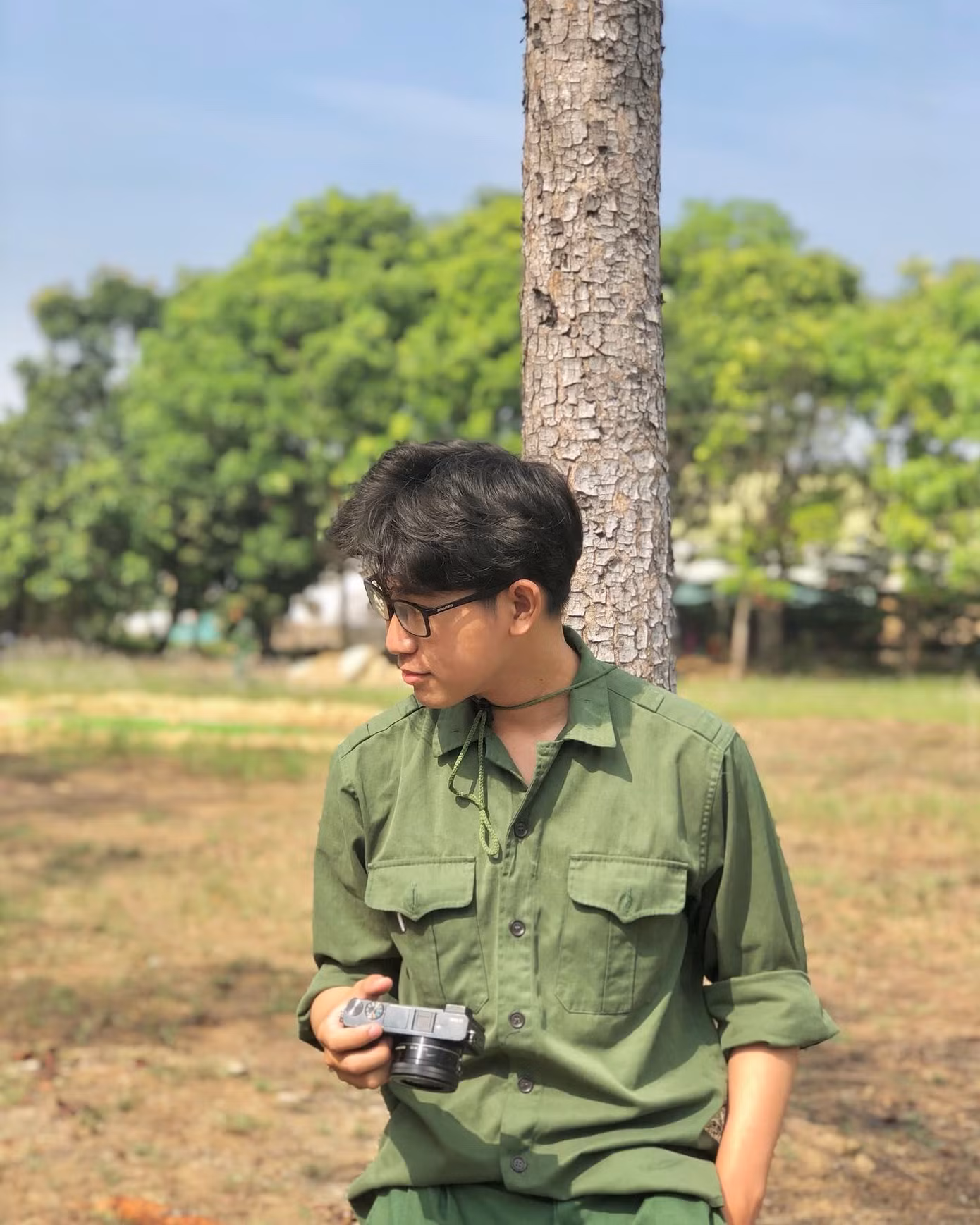 Ngoài giờ học, Cao Minh còn tham gia đội hỗ trợ sinh viên F0 trong khu quân sự.