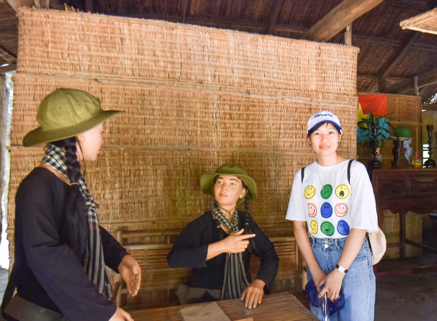 Hành trình về nguồn khơi dậy niềm tự hào dân tộc cho các đoàn viên, thanh niên Bệnh viện Quân y 175. Hành trình về nguồn khơi dậy niềm tự hào dân tộc cho các đoàn viên, thanh niên Bệnh viện Quân y 175.