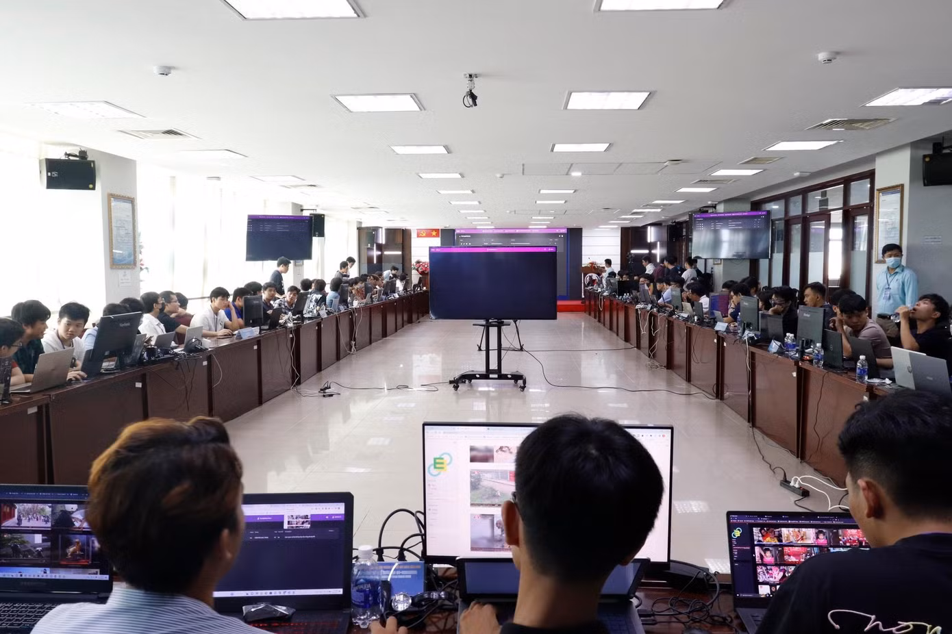 Vòng Chung kết thu hút rất đông các đội thi của các trường đại học.