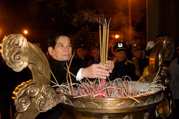 Chủ tịch nước Nguyễn Minh Triết, dâng hương tại Điện Kính Thiên