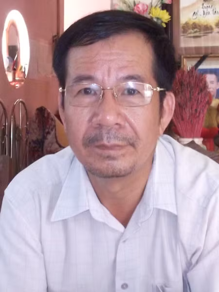 Thầy giáo Nguyễn Sỹ Hồ tại nhà 