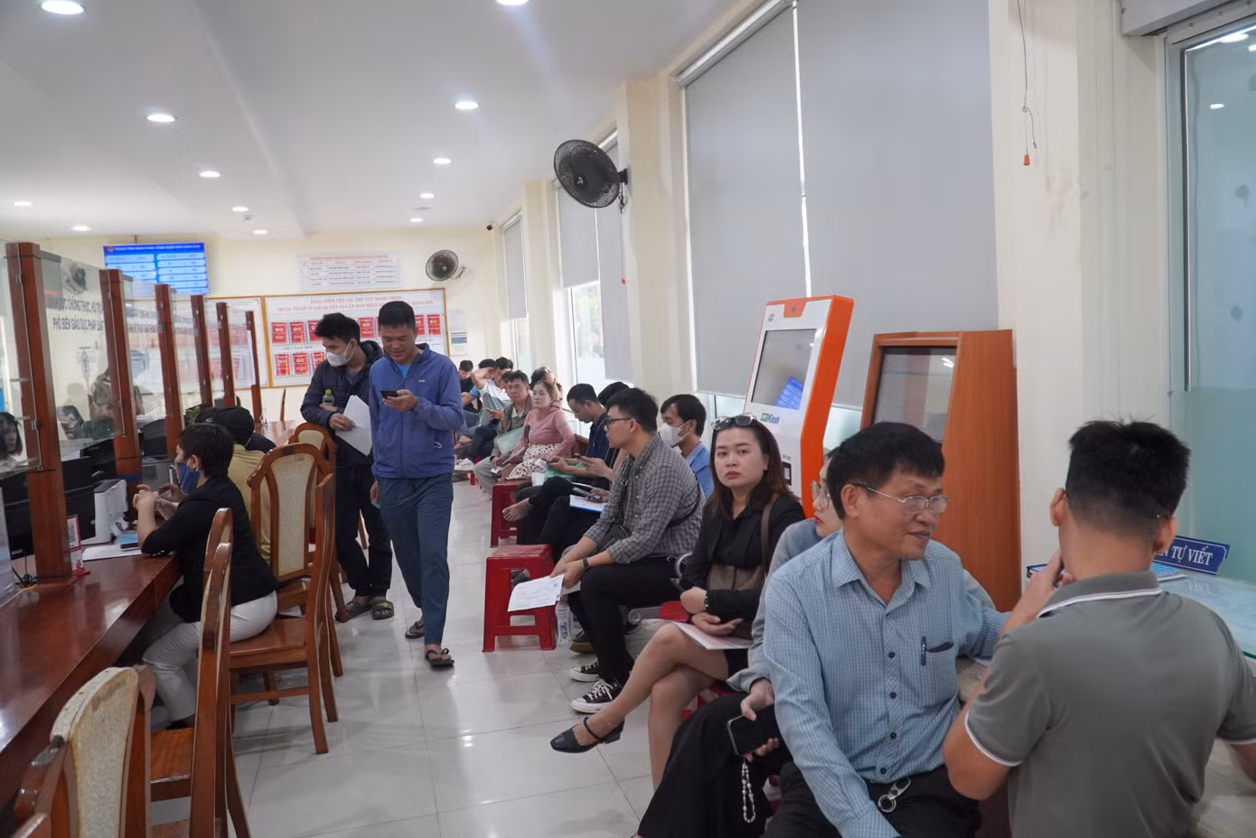 Theo UBND quận Ngũ Hành Sơn, hồ sơ đất đai tăng kéo theo các lĩnh vực cấp phép xây dựng, đăng ký kinh doanh cũng tăng cao.