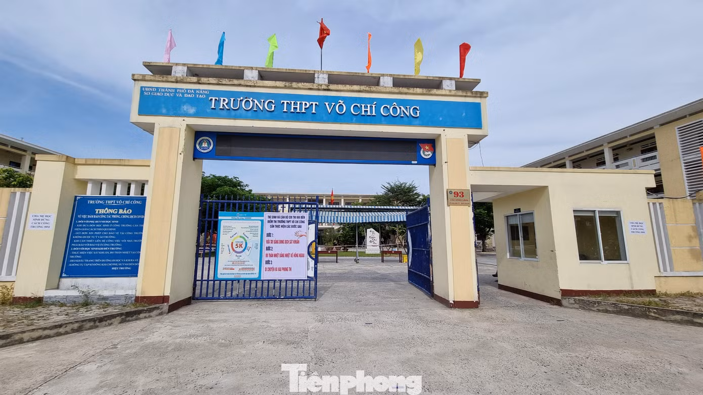 Năm 2020, trường THPT Võ Chí Công cũng được chọn làm điểm thi dành cho các thí sinh thuộc đối tượng F.