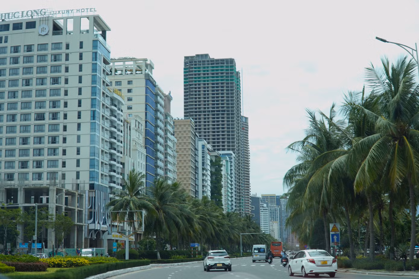 Khách sạn ven biển, ven sông Hàn đã bán hết phòng đêm chung kết pháo hoa quốc tế Đà Nẵng từ rất sớm. Ảnh: Thanh Hiền