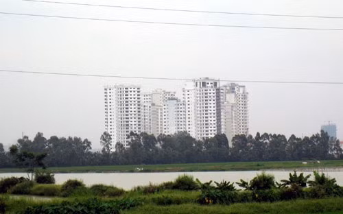 Nhiều chủ đầu tư hiện vô cùng khó khăn với hoạt động bán hàng do nguồn cung đang tăng mạnh trong khi giá thành sản phẩm đã chi ở mức cao trong điều kiện kinh tế suy thoái