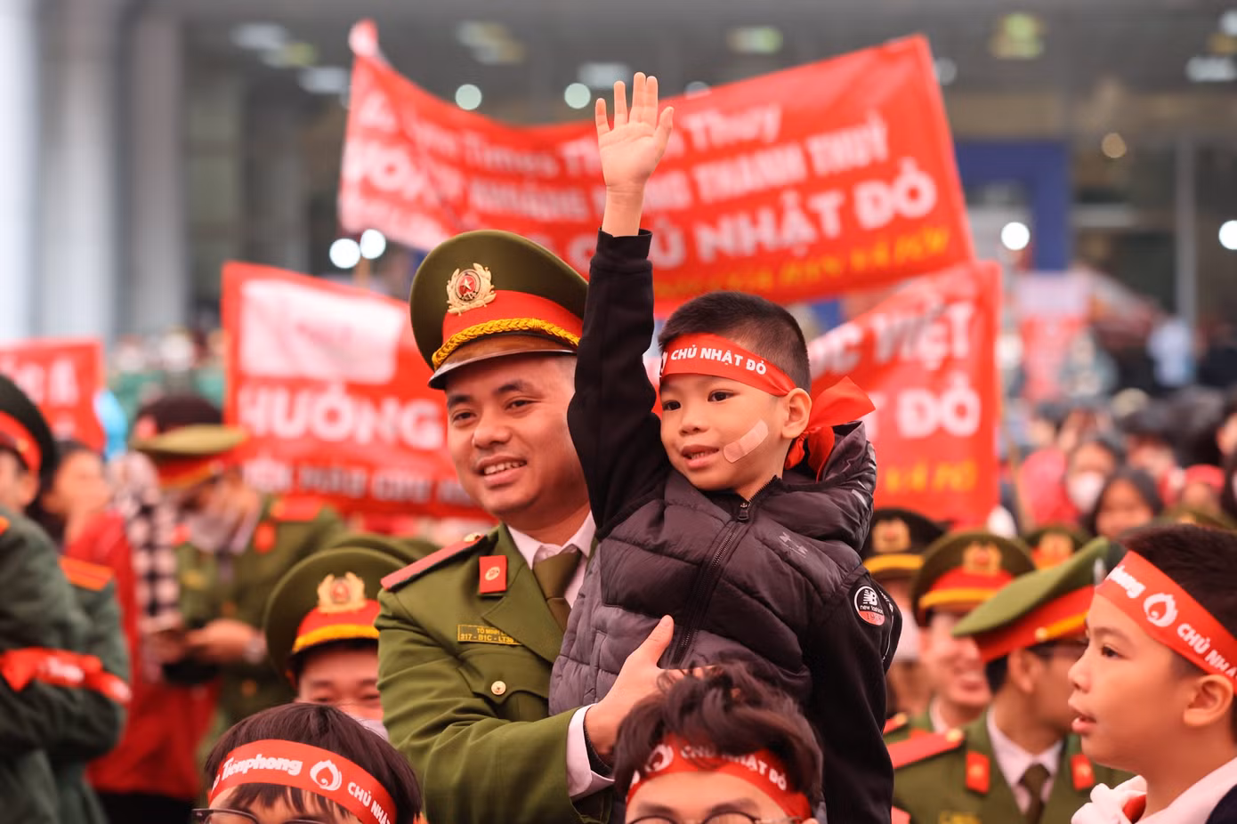Chủ Nhật Đỏ lan toả mạnh mẽ tinh thần tình nguyện hiến máu, huy động số đơn vị máu hiến càng nhiều càng tốt để góp phần đáp ứng ngày càng đầy đủ hơn nhu cấu máu điều trị bệnh cứu người, đặc biệt trong dịp Tết. Chủ Nhật Đỏ lan toả mạnh mẽ tinh thần tình nguyện hiến máu, huy động số đơn vị máu hiến càng nhiều càng tốt để góp phần đáp ứng ngày càng đầy đủ hơn nhu cấu máu điều trị bệnh cứu người, đặc biệt trong dịp Tết.