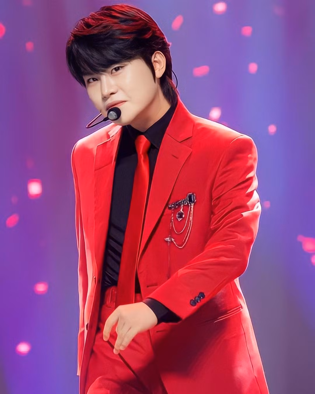 Năm 2019, Min Woo phải đăng tải video đính chính bản thân không mắc bệnh u não như thông tin thất thiệt lan truyền trên mạng xã hội, ảnh hưởng đến công việc và cuộc sống của cậu.