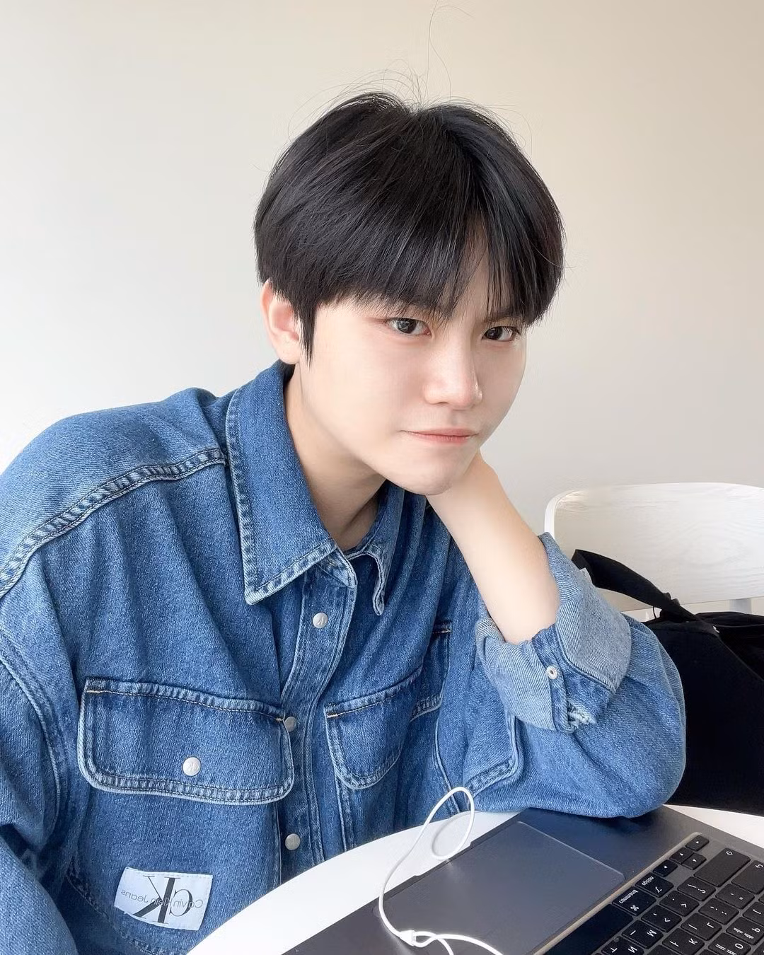 Sau 12 năm, “PSY nhí” ngày nào đã trở thành chàng thanh niên 18 tuổi. Suốt quãng thời gian đó, Min Woo vẫn được quan tâm nhờ những nội dung, phong cách ăn theo Gangnam Style. Cậu có một số sản phẩm âm nhạc như Show+Time (2013), Ariarirang (2014)… nhưng không để lại nhiều ấn tượng.