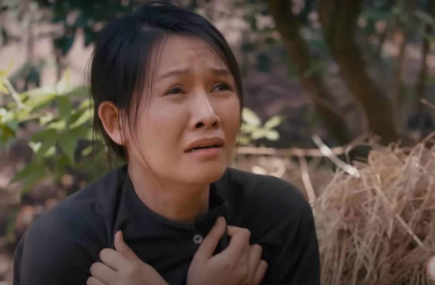 Phân đoạn Hường (Văn Phượng đóng) bị Hai Tài (Đình Hiếu thủ vai) cưỡng bức. Phân đoạn Hường (Văn Phượng đóng) bị Hai Tài (Đình Hiếu thủ vai) cưỡng bức.