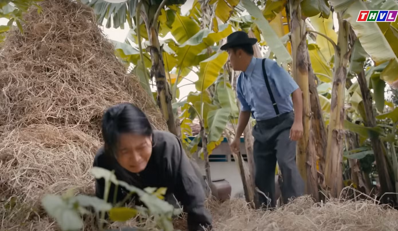 Phân đoạn Hường (Văn Phượng đóng) bị Hai Tài (Đình Hiếu thủ vai) cưỡng bức. Phân đoạn Hường (Văn Phượng đóng) bị Hai Tài (Đình Hiếu thủ vai) cưỡng bức.