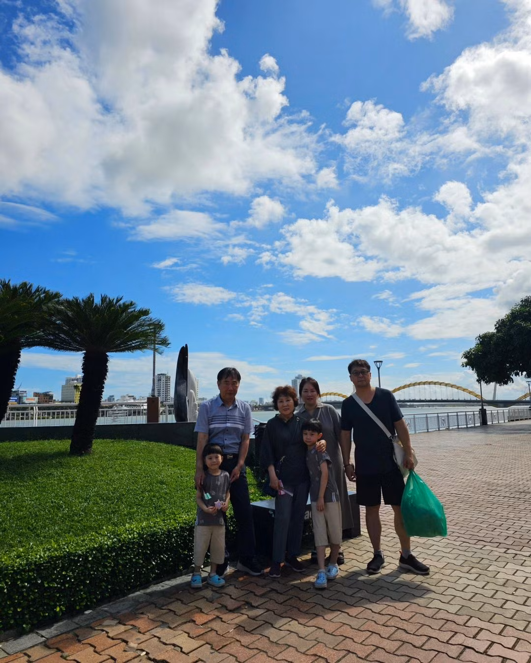 Chị gái Heechul đăng tải nhiều hình ảnh đi du lịch cùng gia đình tại Việt Nam. Ảnh: IG.