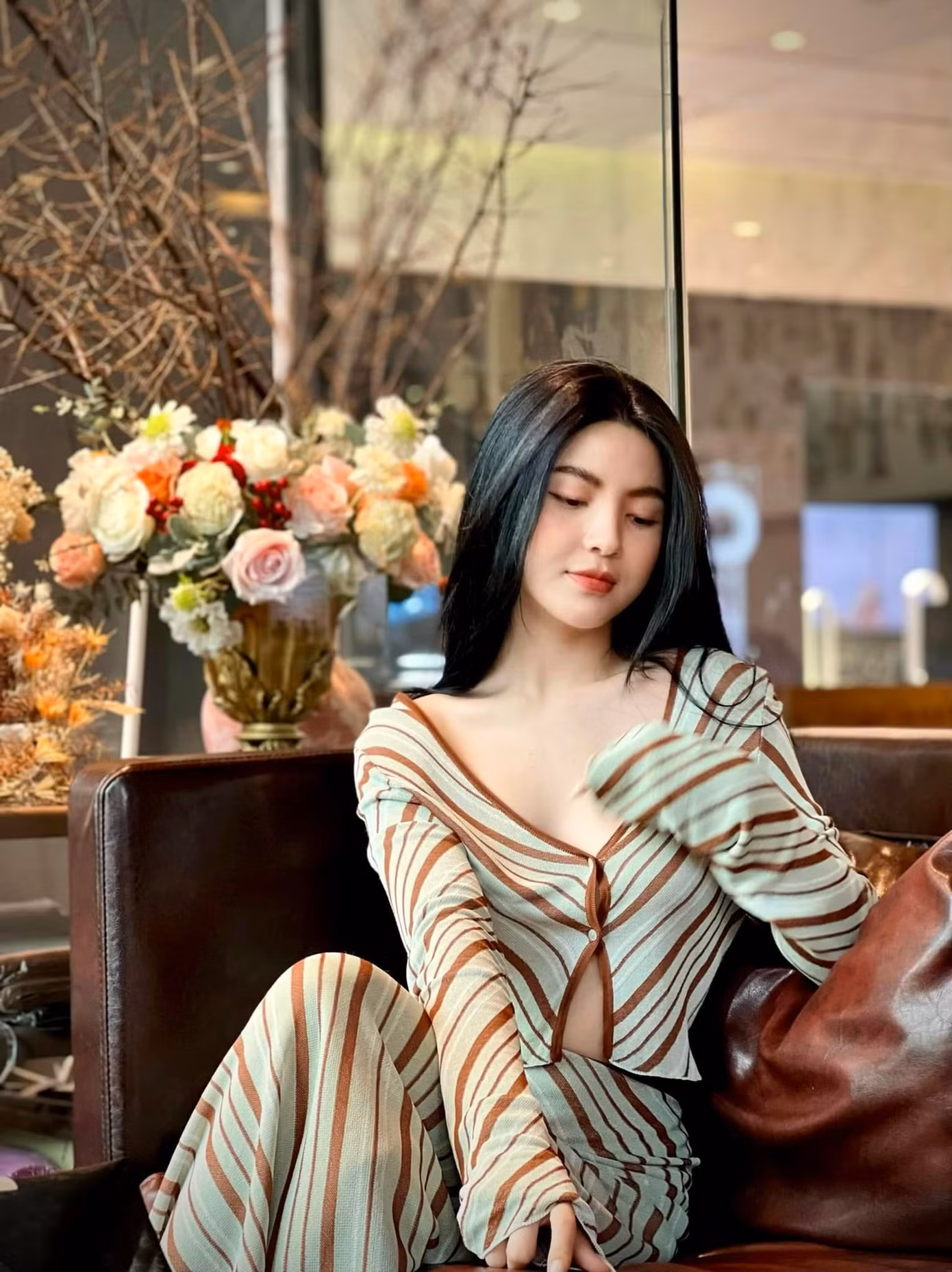 Ở tuổi 23, Chu Thanh Huyền khiến nhiều người trầm trồ khi khoe cuộc sống dư dả. Cô thường xuyên xuất hiện bên đồ hiệu, siêu xe, check-in tại các địa điểm sang chảnh. Ở tuổi 23, Chu Thanh Huyền khiến nhiều người trầm trồ khi khoe cuộc sống dư dả. Cô thường xuyên xuất hiện bên đồ hiệu, siêu xe, check-in tại các địa điểm sang chảnh.