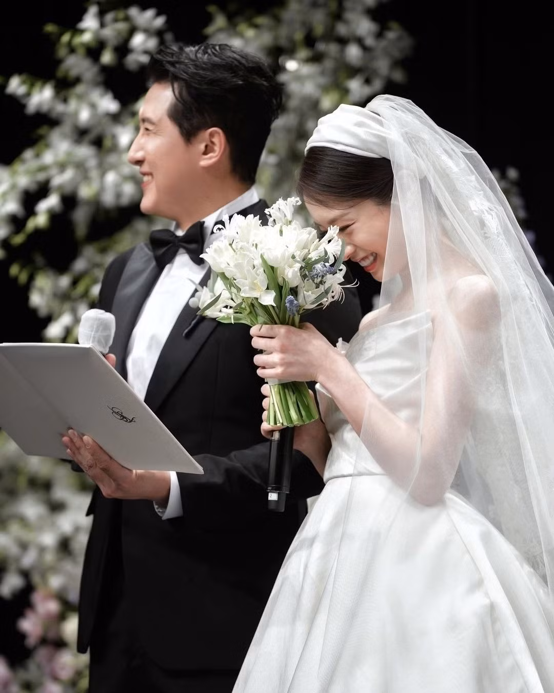 Nữ ca sĩ đổ vỡ hôn nhân sau 2 năm. Nữ ca sĩ đổ vỡ hôn nhân sau 2 năm.