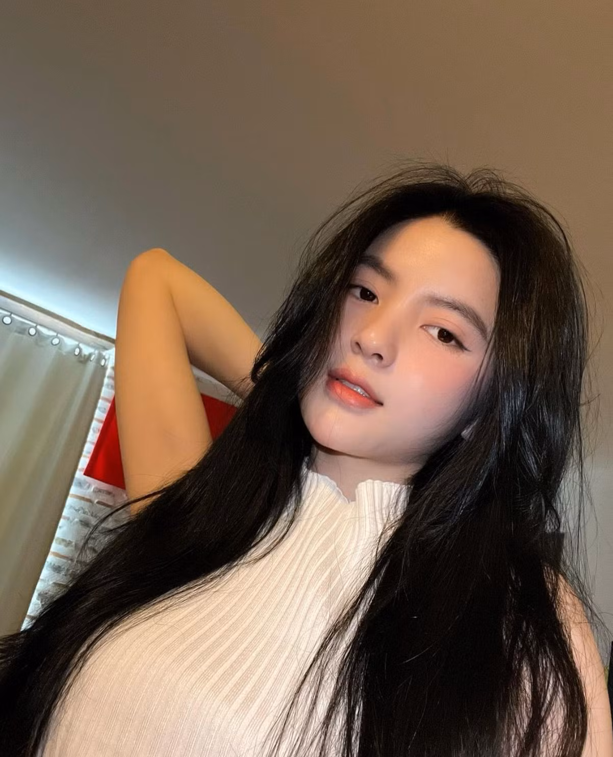 Cận cảnh nhan sắc bạn gái Quang Hải. Nhiều khán giả nhận xét Chu Thanh Huyền có nét phu thê với nam cầu thủ. Cận cảnh nhan sắc bạn gái Quang Hải. Nhiều khán giả nhận xét Chu Thanh Huyền có nét phu thê với nam cầu thủ.