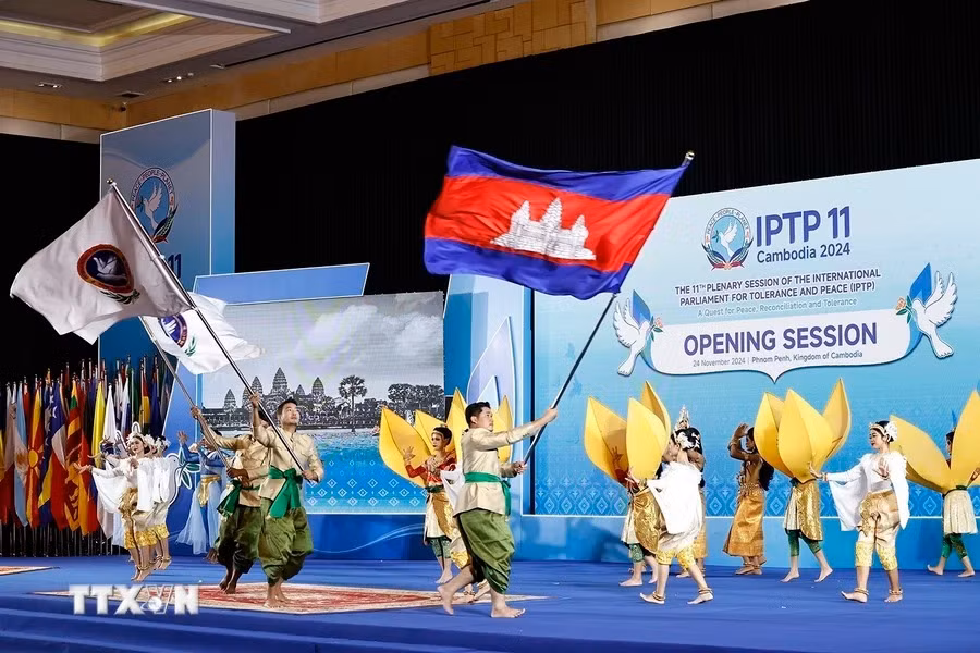 Màn biểu diễn nghệ thuật chào mừng tại lễ khai mạc hội nghị. (Ảnh: Doãn Tấn/TTXVN).