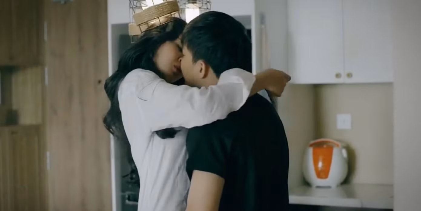 Cảnh ngoại tình của nhân vật Tùng trong Chúng ta của 8 năm sau.