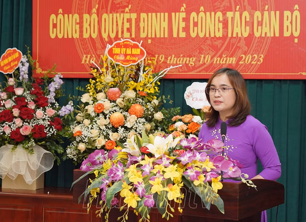 Đồng chí Nguyễn Thị Phương Quỳnh phát biểu nhận nhiệm vụ.