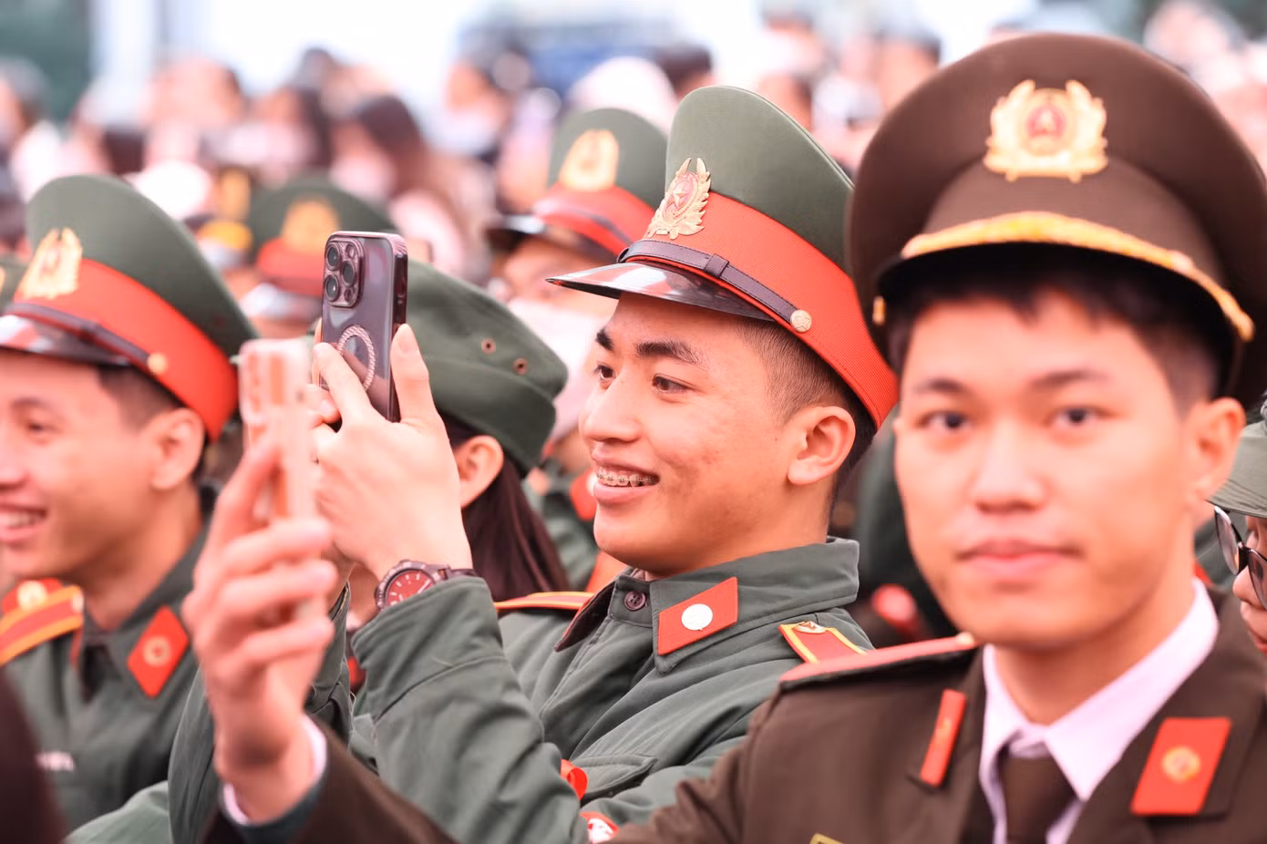 Ngày hội chính Chủ Nhật Đỏ lần thứ 16 với thông điệp “Hiến máu cứu người – Sinh mệnh của bạn và tôi” tiếp tục được vang lên mạnh mẽ, với sự tham dự của các đồng chí Lãnh đạo Trung ương Đoàn TNCS Hồ Chí Minh, Bộ Y tế, Bộ Công an, Uỷ Ban An toàn Giao thông Quốc gia, Ban Chỉ đạo Quốc gia vận động hiến máu tình nguyện. Ngày hội chính Chủ Nhật Đỏ lần thứ 16 với thông điệp “Hiến máu cứu người – Sinh mệnh của bạn và tôi” tiếp tục được vang lên mạnh mẽ, với sự tham dự của các đồng chí Lãnh đạo Trung ương Đoàn TNCS Hồ Chí Minh, Bộ Y tế, Bộ Công an, Uỷ Ban An toàn Giao thông Quốc gia, Ban Chỉ đạo Quốc gia vận động hiến máu tình nguyện.