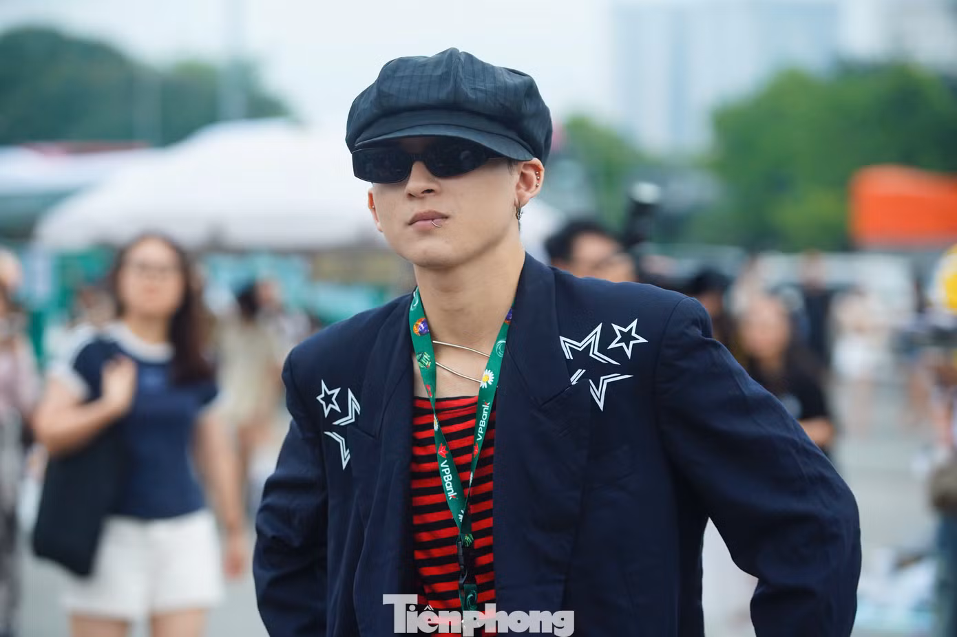 Fan nam cosplay phong cách thời trang của thủ lĩnh Big Bang.