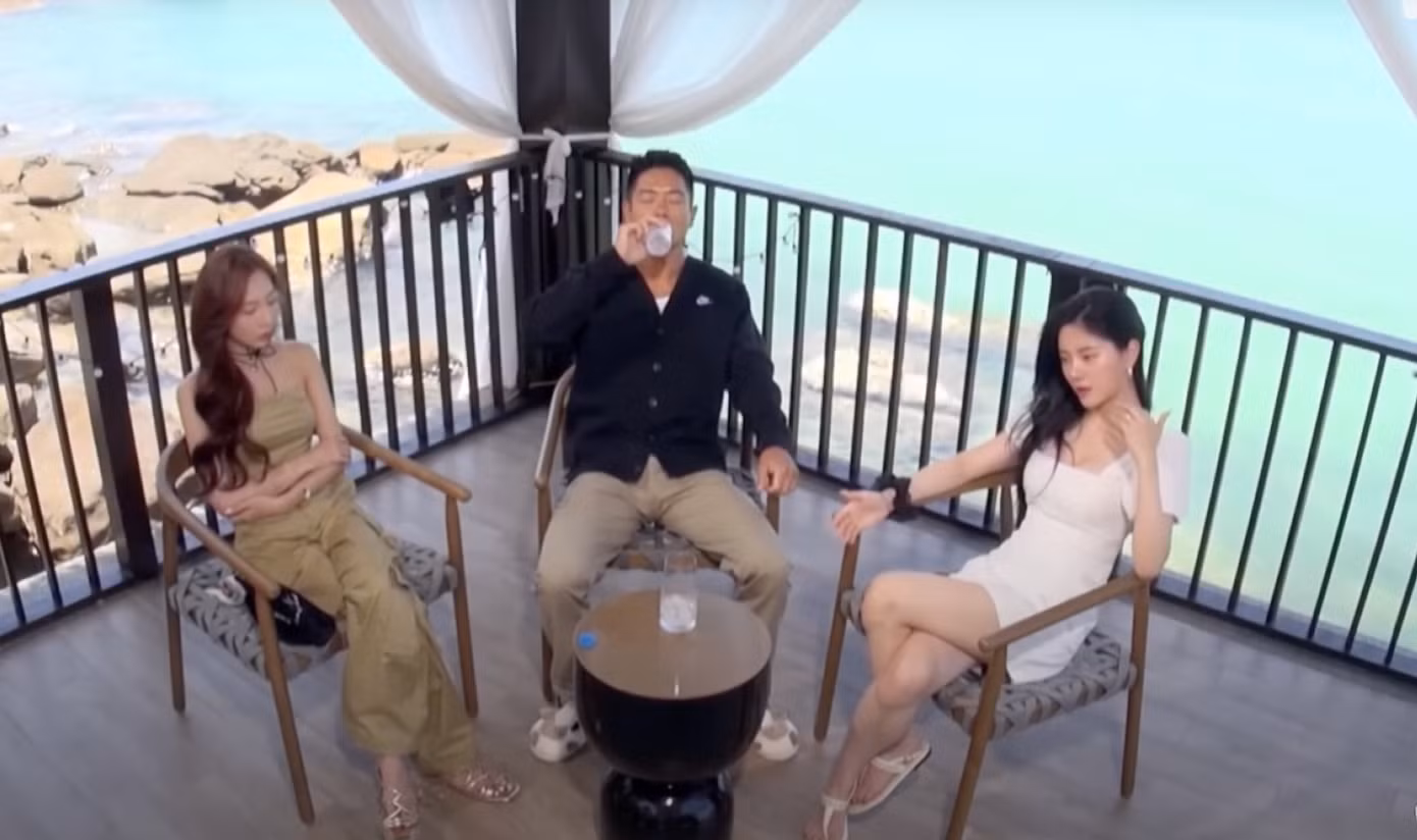 Cuộc đối chất giữa Yuna, Michael và Rayeon (từ trái sang).