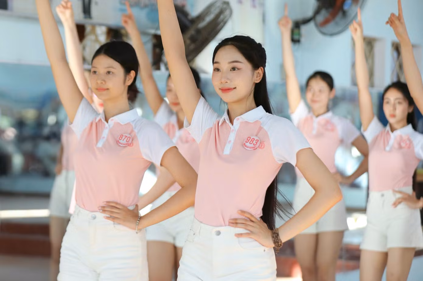 Sau nhiều buổi tập luyện cho phần đồng diễn, thí sinh Phạm Thùy Dương mong chờ màn trình diễn của top 25 cùng ca sĩ Hồ Ngọc Hà, hứa hẹn mang đến tiết mục bùng nổ, để lại ấn tượng sâu sắc giữa lòng thành phố Huế mộng mơ.