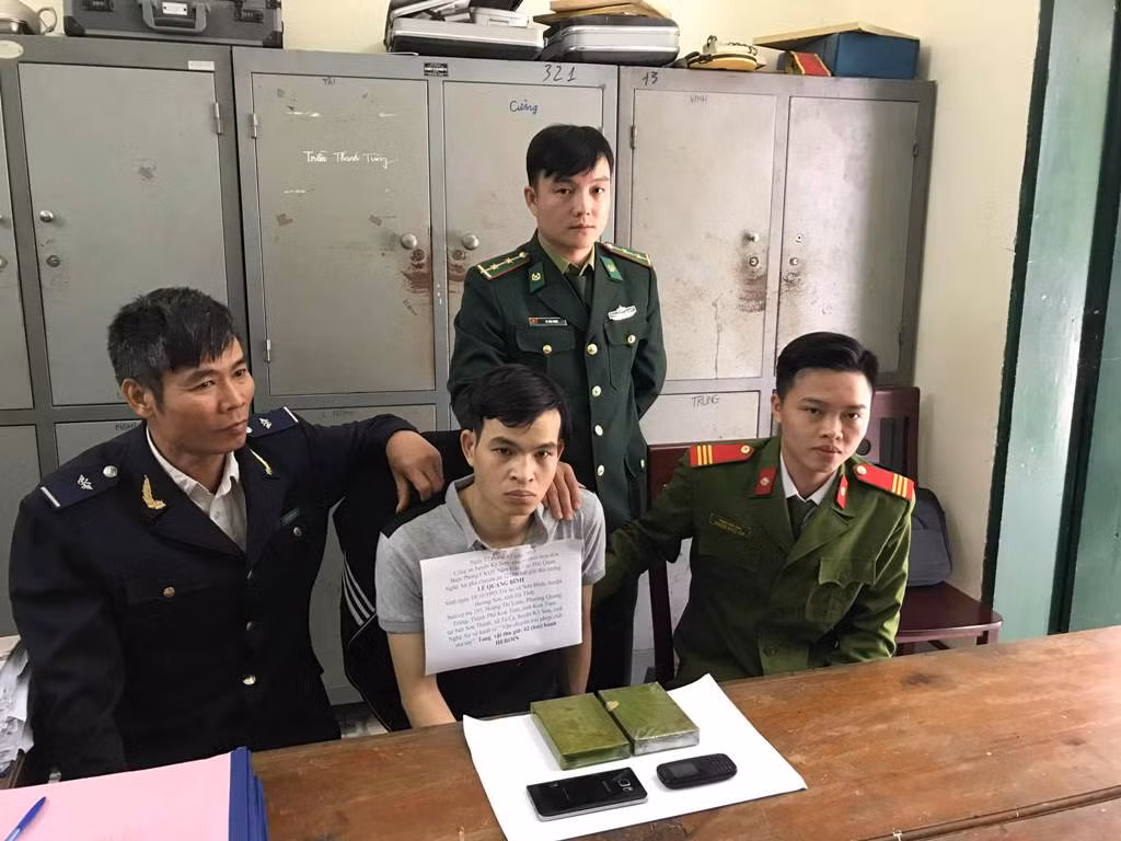 Đại úy công an bị thương khi khống chế đối tượng ma túy ảnh 1