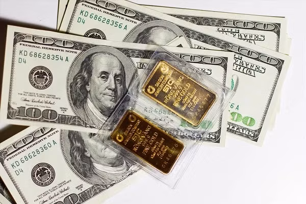 Giá vàng và USD tăng giảm trái chiều. Giá vàng và USD tăng giảm trái chiều.