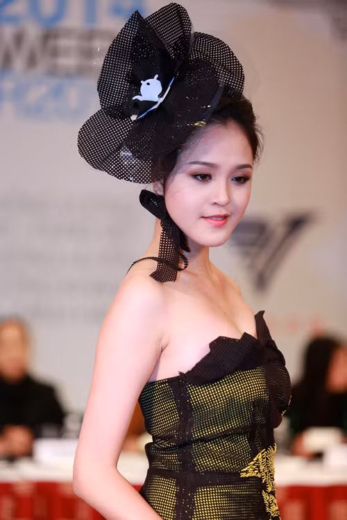 Á hậu 2 Hoa hậu Việt Nam 2012 Hoàng Anh