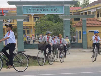 Học sinh tiểu học ở Bình Tú được chăm lo tốt