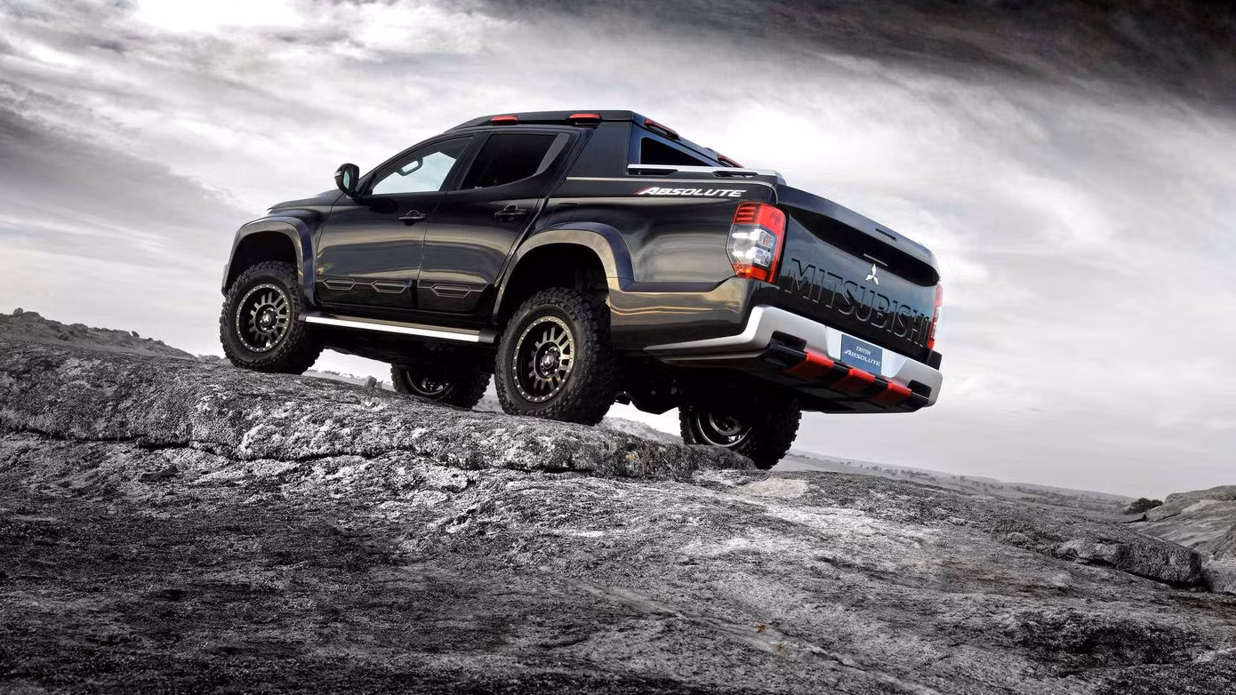 Ford Ranger Raptor sắp có đối thủ từ Mitsubishi? ảnh 1
