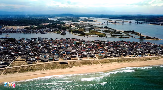 Nước mắt sợ hãi của người dân 'làng chài tỷ phú' khi sống trong nợ nần ảnh 1