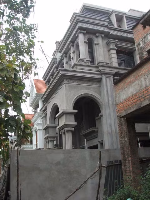 Biệt thự tại Khu đô thị Việt Hưng. Ảnh: Minh Tuấn