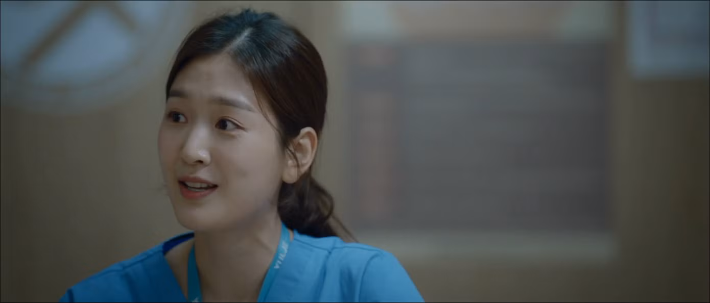 Myeong Eun Won còn thảo mai với Min Ha để đùn đẩy công việc sau nhiều ngày biến mất một cách vô trách nhiệm. Nhưng ở Chuyện Đời Bác Sĩ Nội Trú, cô ta lộ rõ bản chất trịch thượng, khó ưa khi buông những lời "cà khịa", khinh bỉ dành cho Yi Young. Myeong Eun Won còn thảo mai với Min Ha để đùn đẩy công việc sau nhiều ngày biến mất một cách vô trách nhiệm. Nhưng ở Chuyện Đời Bác Sĩ Nội Trú, cô ta lộ rõ bản chất trịch thượng, khó ưa khi buông những lời "cà khịa", khinh bỉ dành cho Yi Young.