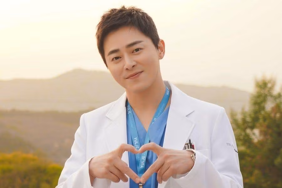 Jo Jung Suk xếp hạng 7 trong BXH. Năm 2021, nam diễn viên đã ghi dấu ấn sâu đậm trong lòng khán giả nhờ nét diễn tự nhiên, chuẩn "chúa hề" khoa ngoại trong bộ phim Hospital Playlist. Jo Jung Suk xếp hạng 7 trong BXH. Năm 2021, nam diễn viên đã ghi dấu ấn sâu đậm trong lòng khán giả nhờ nét diễn tự nhiên, chuẩn "chúa hề" khoa ngoại trong bộ phim Hospital Playlist.