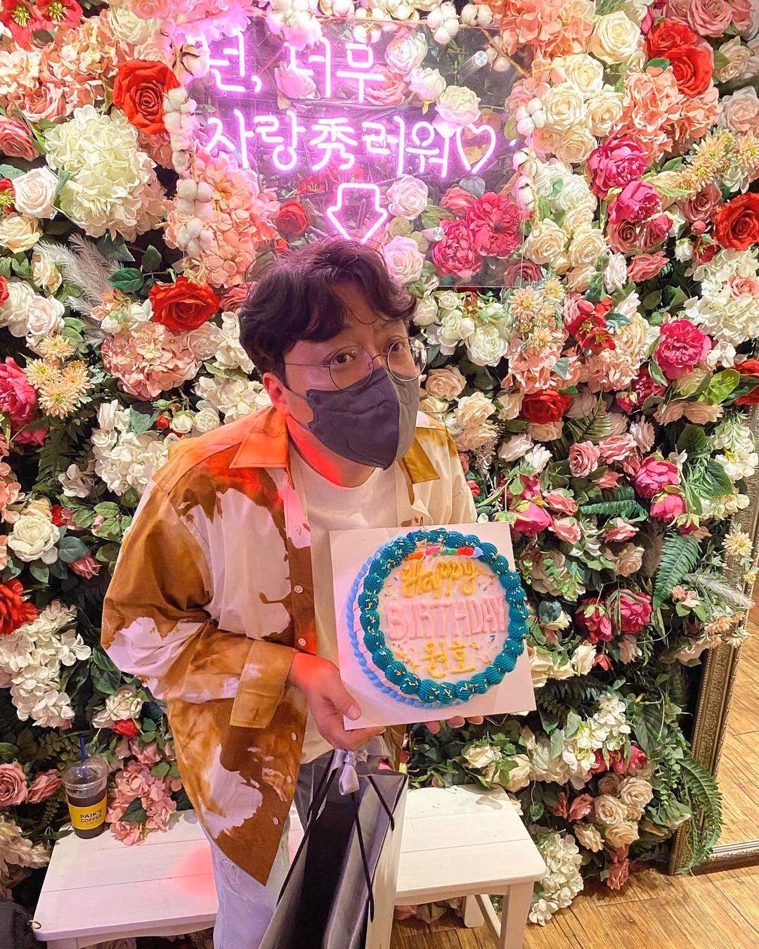 "Trai kỹ thuật" Shin Won Ho đã cài cắm bao chi tiết lãng mạn trong từng cảnh phim khiến khán giả phải "mắt chữ O, miệng chữ A" khi phát hiện. "Trai kỹ thuật" Shin Won Ho đã cài cắm bao chi tiết lãng mạn trong từng cảnh phim khiến khán giả phải "mắt chữ O, miệng chữ A" khi phát hiện.